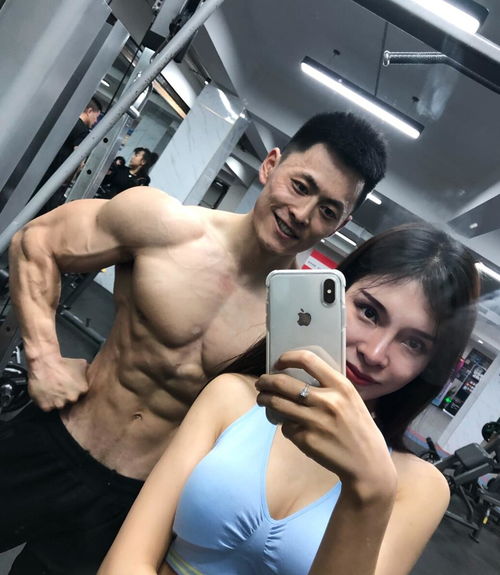 东北夫妻健身记 健身房里的甜蜜“虐狗”日常，谁看了不羡慕？
