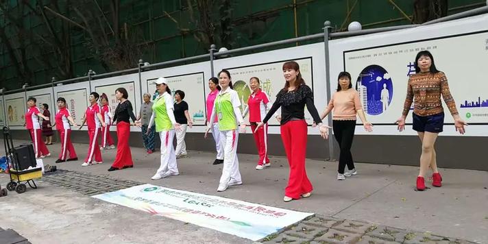 龙城街道老干中心健身服务点,11月18日自娱自乐活动完满成功!